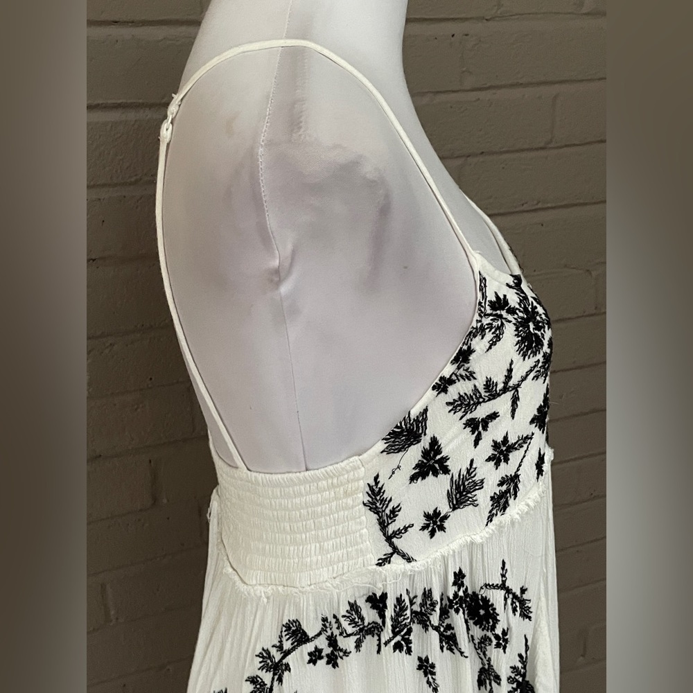 Free People white dress / black embroidered floral print - Picture 10 of 14